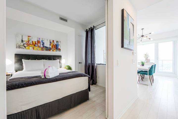 Appartement de vacances entier, Suite pour 4 personnes près de l'hôpital général du centre-ville de Toronto, stationnement disponible, balcon in Toronto, Lac Ontario (Canada)