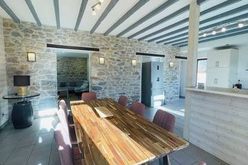 Gîte pour 12 personnes, avec jardin et jacuzzi à Voreppe