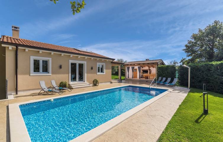 Ferienhaus für 7 Personen, mit Garten und Pool