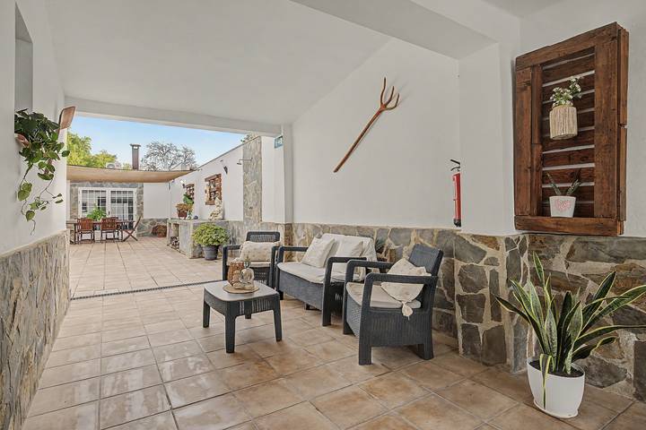 Apartamento entero, Habitación 'Buda' con terraza compartida, Wi-Fi y aire acondicionado in el Poblenou del Delta, Amposta
