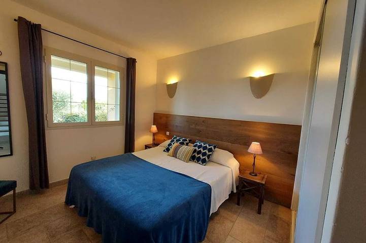 Beautiful apartment in Residence with swimming pool, garden and terrace in Zonza, Distrito de Sartène