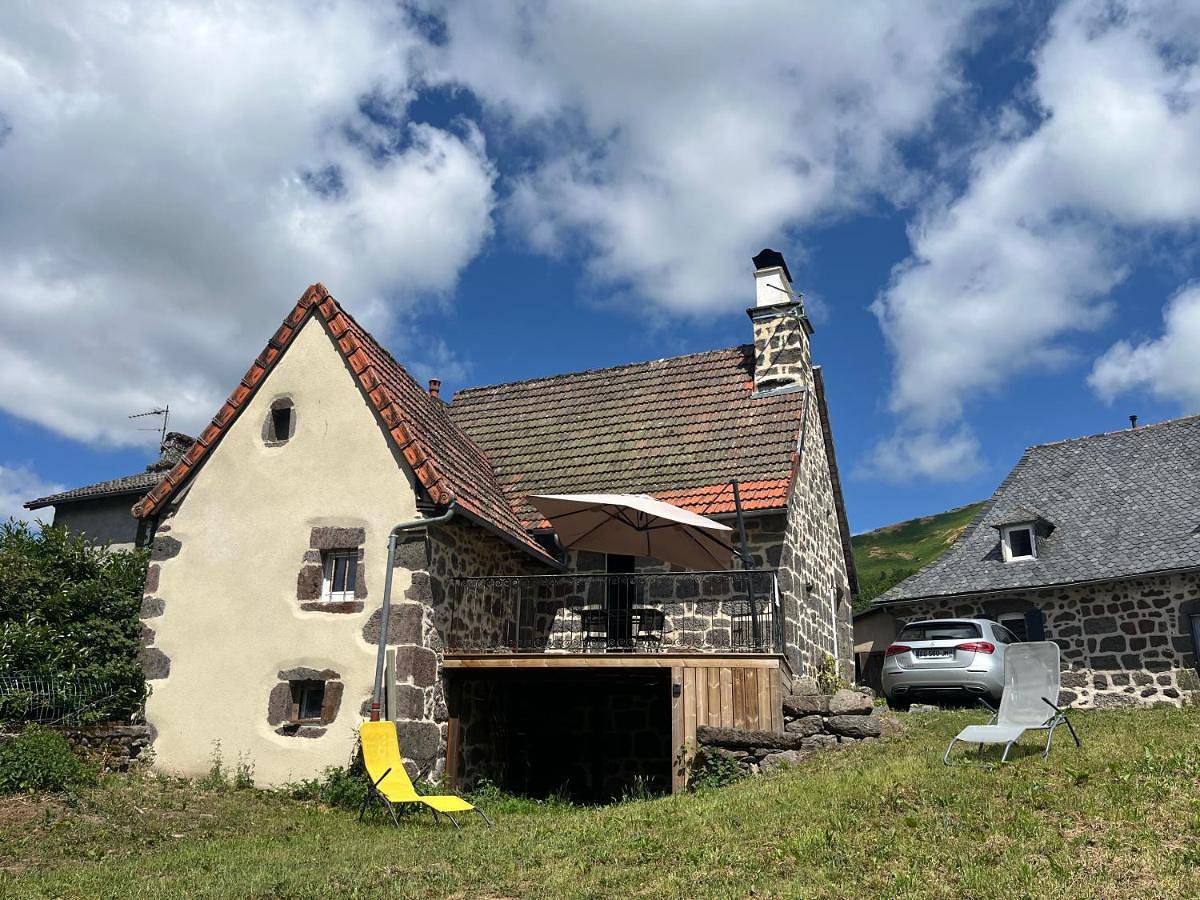 La maison des petites choses, la tiny house du Puy Mary-Cantal in Lascelle, Région d'Aurillac