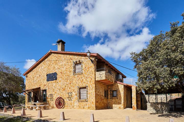 Casa rural para 15 personas, con vistas al lago y jardín, Se admiten mascotas en Montillana