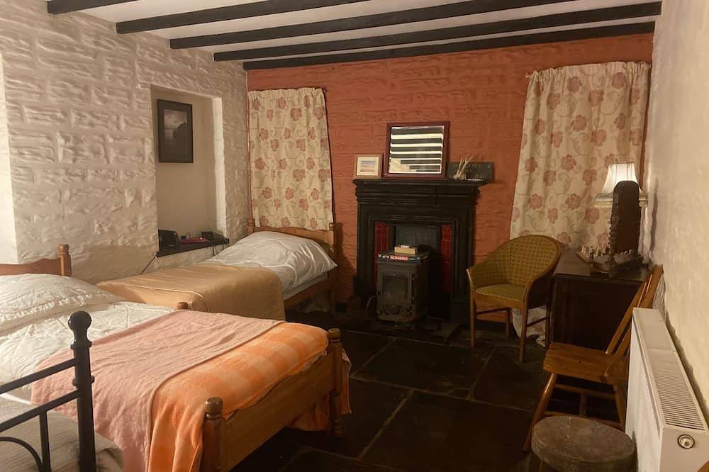 Cottage Sleeps 9 with Sea Views and Parking in Orkney Islands