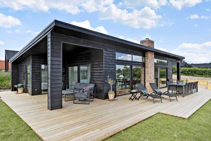 Ferienhaus für 7 Personen, mit Terrasse und Whirlpool sowie Garten, mit Haustier