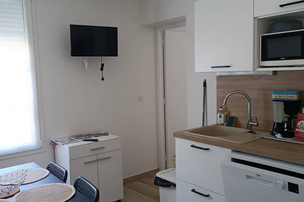 Appartement entier, Appartement 2 personnes proche des plages du débarquement entre Caen et la Mer . in Biéville-Beuville, Région de Caen