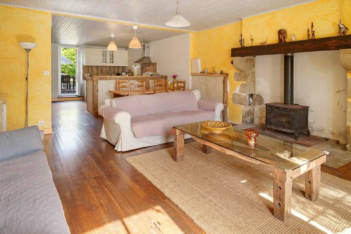Holiday Home 'La Tremoulie' with Private Pool, Private Terrace and Wi-Fi in Champniers-et-Reilhac, Périgord-Limousin Regional Nature Park
