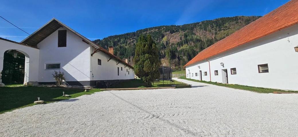Ferienwohnung für 6 Personen, mit Ausblick und Garten sowie Kinderpool, mit Haustier