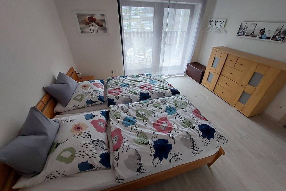 Ganze Wohnung, Ferienwohnung Holiday Prümtal - 4-Bett-Ferienwohnung Dusche/Wc in Waxweiler, Eifelkreis Bitburg-Prüm