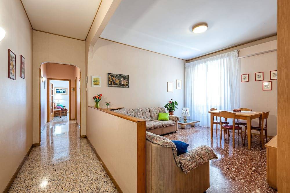 Apartamento entero, Fantástica casa de vacaciones en Roma Wi-Fi gratuito a 10 minutos del Vaticano in Primavalle, Roma