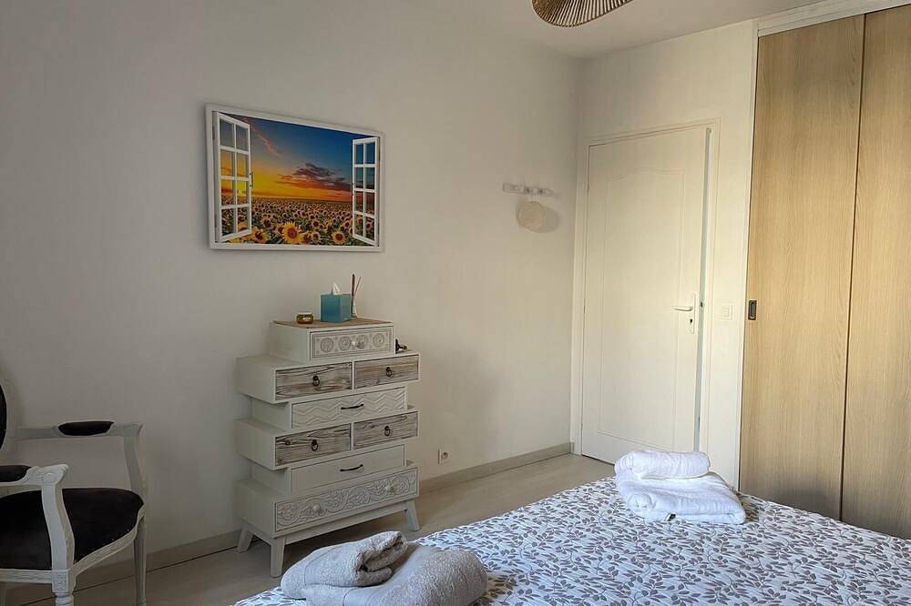 Entire apartment, A 36 sq. m self contained apartment with a magnificent view to the Mediterranean in Cabris, Cannes region