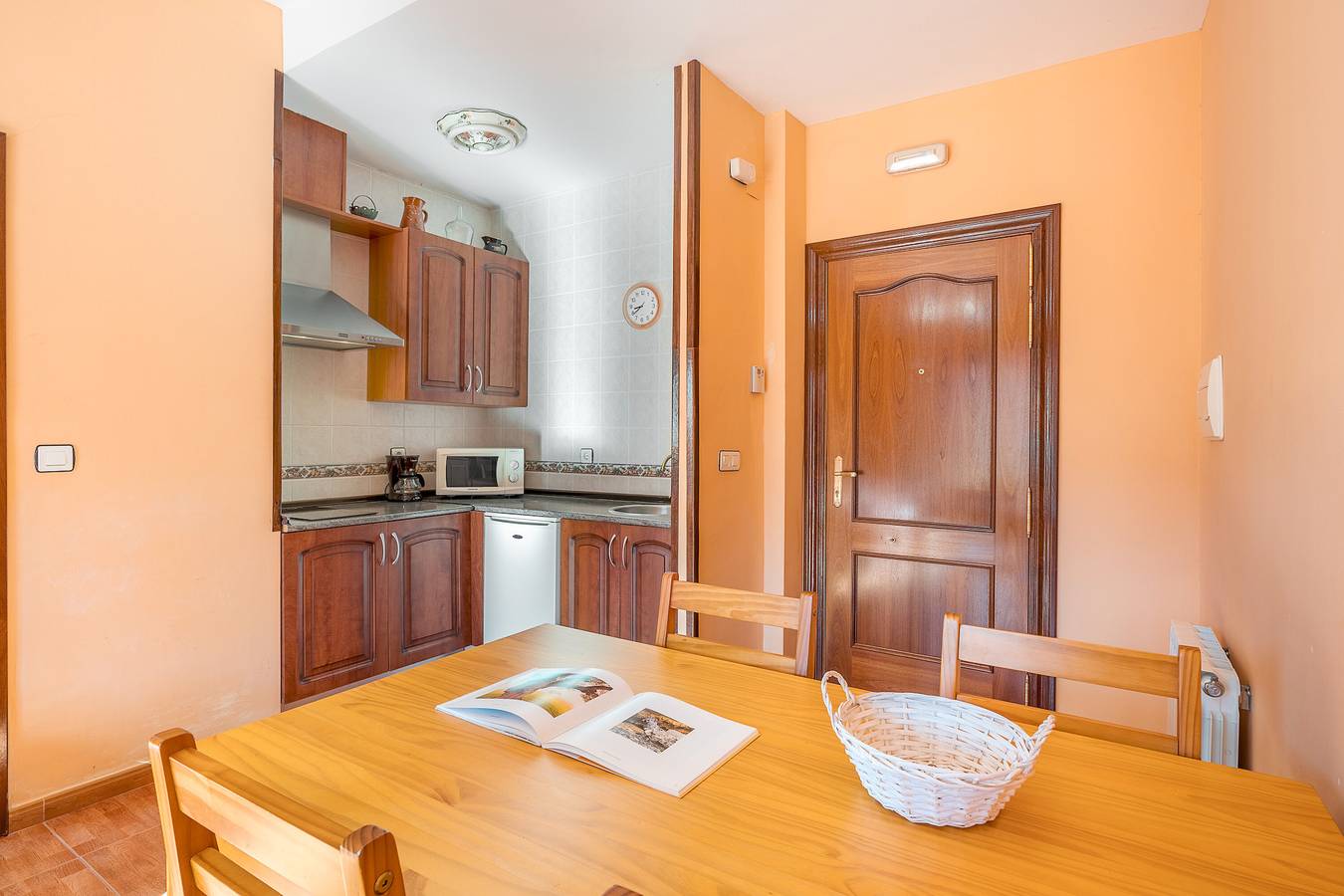 Apartamento entero, Apartamento 'Apartamento De 1 A 2 Personas' con balcón y Wi-Fi in Entorno de Sierra Nevada, Güejar Sierra