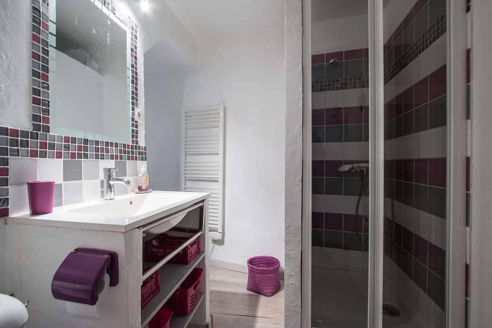 Ganze Wohnung, Neues Studio in der Mitte der Stadt in Saint-Martin-Vésubie, Nizza und Umgebung
