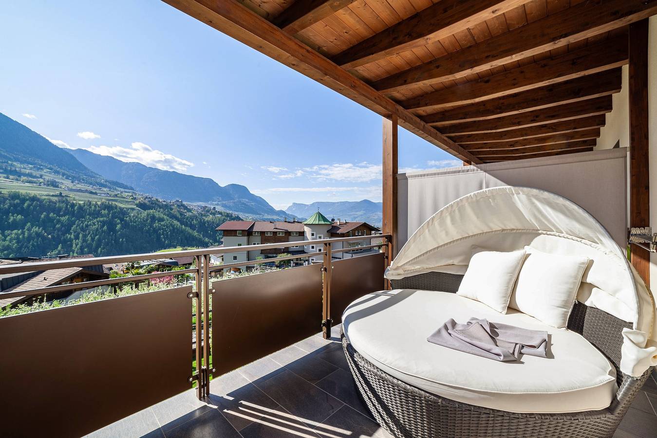 Entire apartment, Apartment "Wohnung1" with Mountain View, Shared Pool & Wi-Fi in Riffian, Passeiertal
