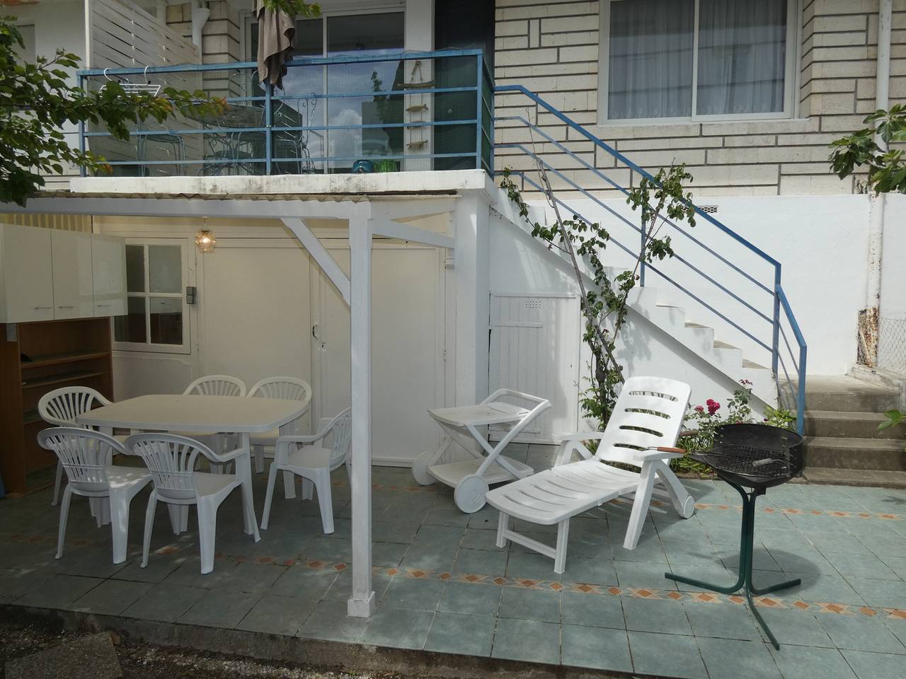 Entire apartment, 2-Bedroom Apartment in City Center with Terrace and Private Parking in Royan in Royan, Côte de Beauté