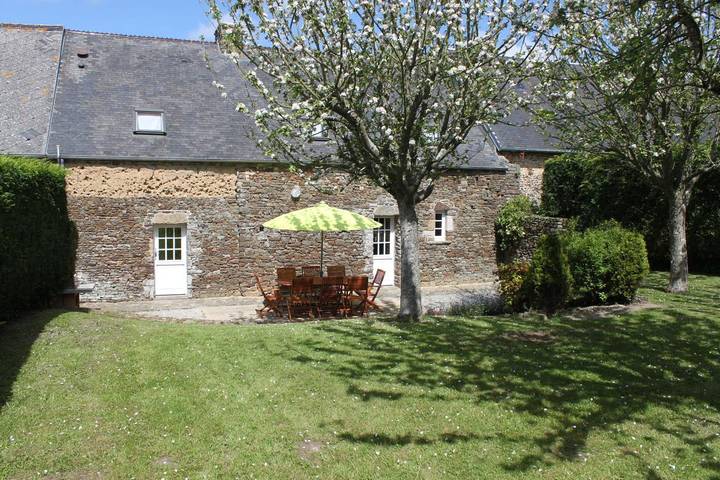 Gîte pour 7 personnes, avec jardin, animaux acceptés dans Saint Sauveur De Pierrepont