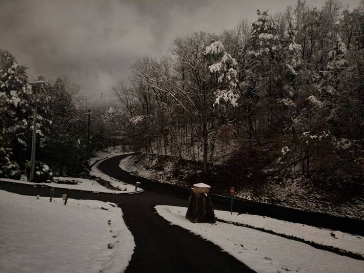 Log cabin for 8 people, with hot tub and balcony, with pets in Dollywood