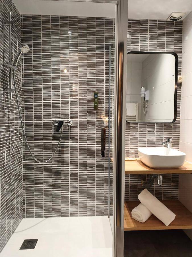 Hôtel pour 3 personnes, avec jardin, animaux acceptés à Anglards-de-Saint-Flour - 2