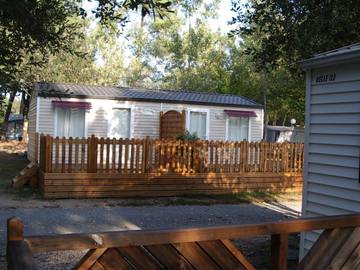 Mobil home pour 2 personnes, avec terrasse dans Bayas