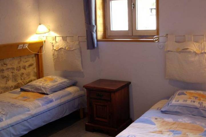 Gîte pour 6 personnes, avec jardin à Chalmazel - 2