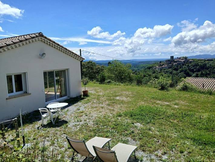 Maison de vacances pour 4 personnes, avec Terrasse ainsi que Jardin et Vue dans Largentière