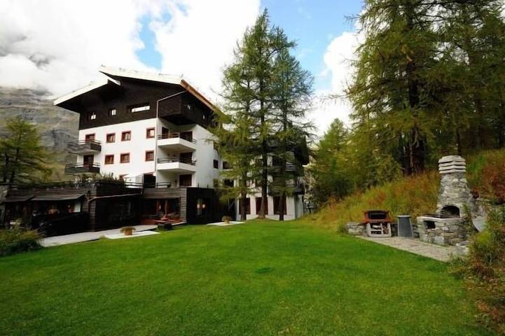Apartment for 4 people, with garden, with pets in Breuil