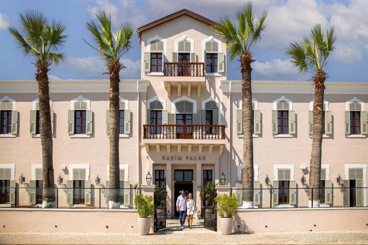 Hotel voor 2 personen, with sauna and whirlpool as well as tuin in Cesme