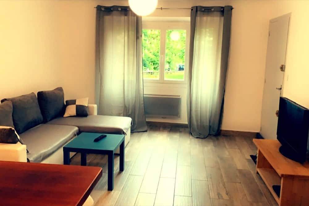Entire apartment, Bel Appartement en Plein Coeur du Village Vue Sur Le Pre in Cabris, Cannes region