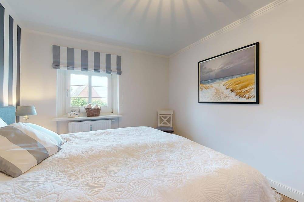 Ganze Wohnung, Moderne Ferienwohnung mit Terrasse und Meerblick. in Hörnum, Sylt