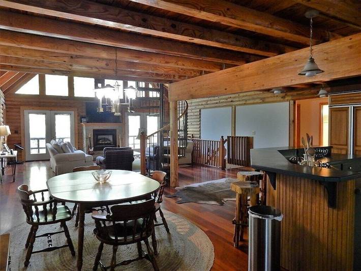 Log cabin for 10 people, with terrace and pool in Lake Lure