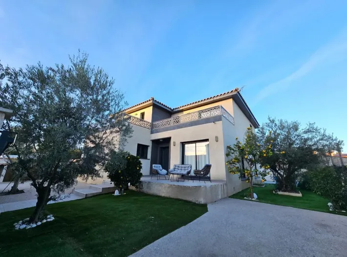 Villa für 6 Personen, mit Pool und Garten sowie Ausblick, kinderfreundlich - 1