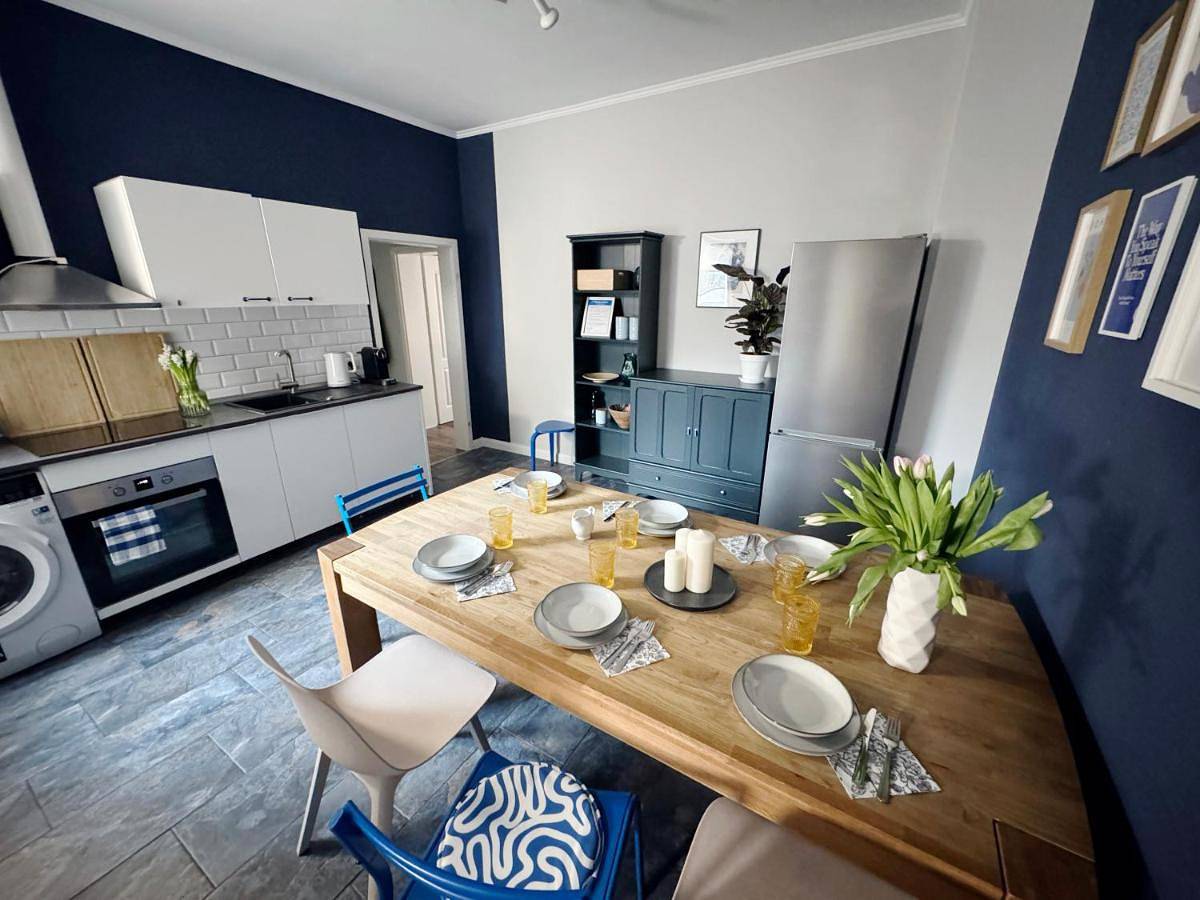 Geheel appartement, Huge apartment with Sauna and free parking in Meiderich/Beeck, Duisburg