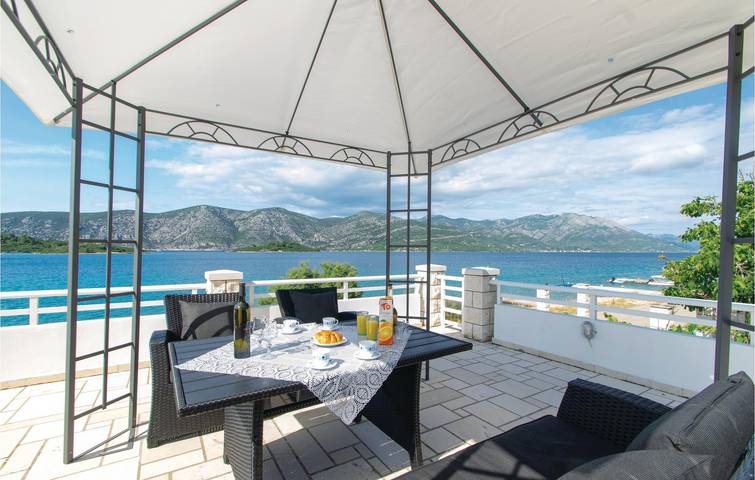 Ganze Ferienwohnung, Charmante 100 m² große Wohnung mit Terrasse, 600 m vom Strand entfernt und mit hervorragender Infrastruktur in Račišće (Dalmatien), Korcula