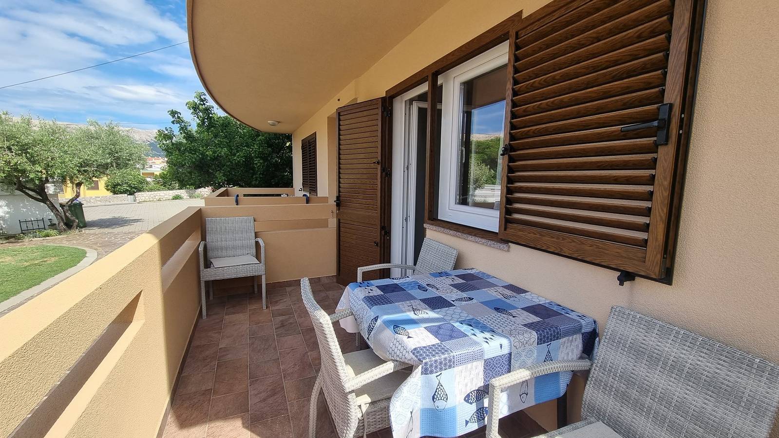 Entire apartment, Apartment Dean with Terace only 300m from the Beach in Baska, Krk