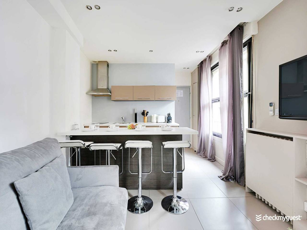 Appartement entier, Appartement cosy - 2 pièces/4 personnes - Europe/Saint-Lazare in Paris, Île de France