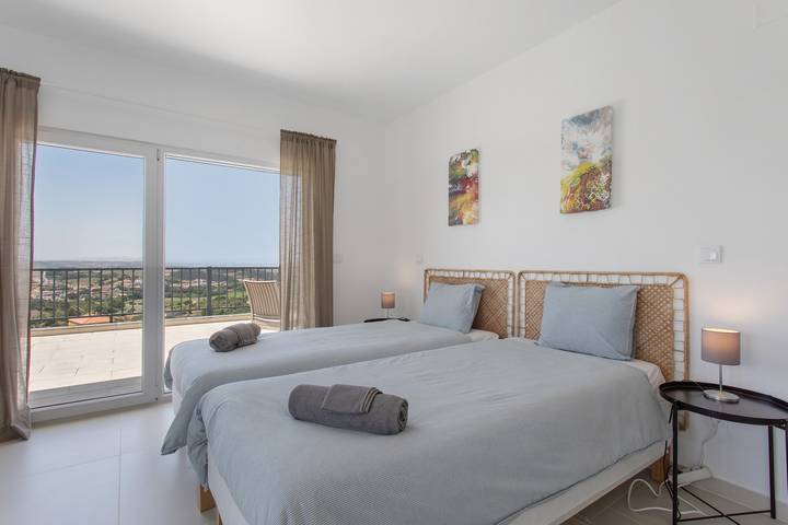 Quarto para 2 pessoas, com varanda e jardim, com animais de estimação em Lourinhã