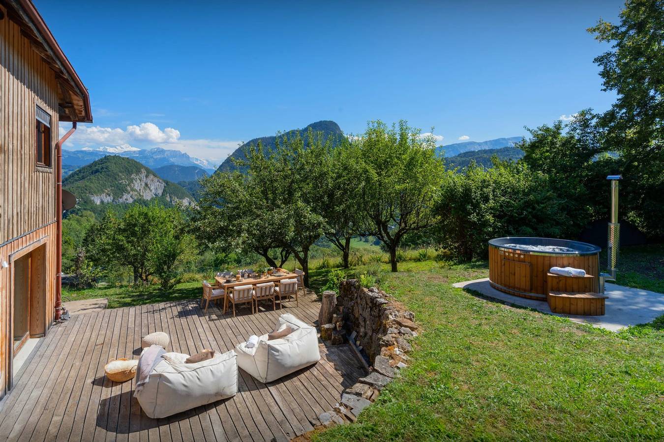 Charming farmhouse for 10 with Mont Blanc views from hot tub - Ovo Network in Mieussy, Region Bonneville