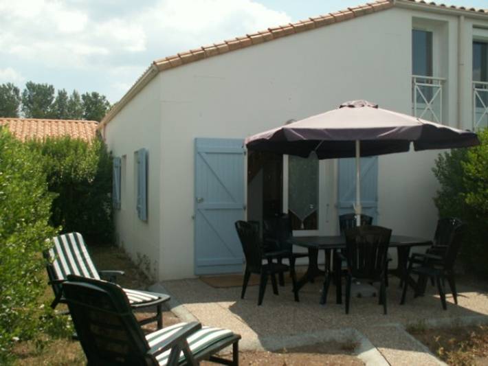 Location de vacances pour 5 personnes, avec Terrasse ainsi que Jardin et Piscine à La Faute-sur-Mer