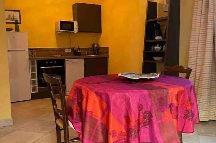 Location de vacances pour 2 personnes, avec Terrasse et Jardin à Bezouce