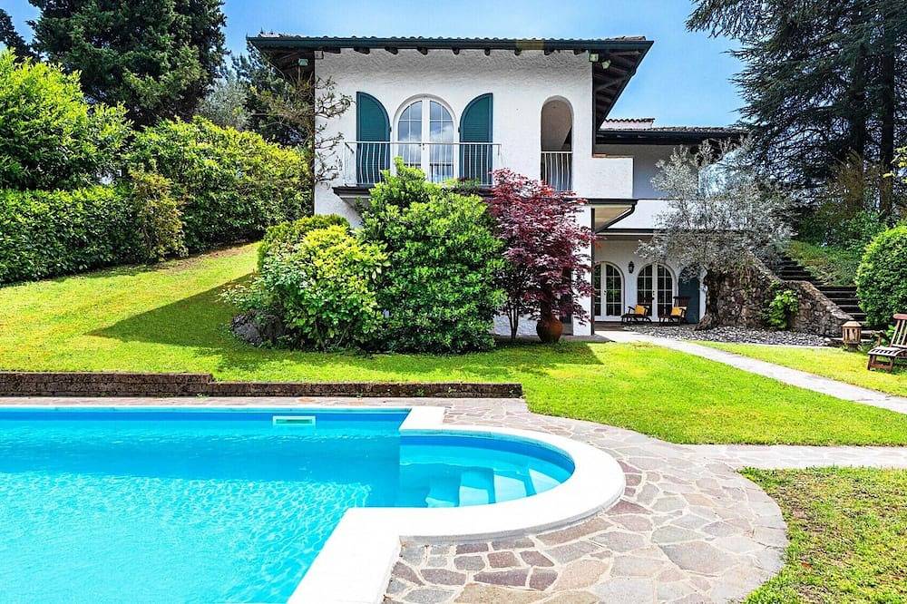 Villa Stefanie, mit privatem Pool und atemberaubender Aussicht in Padenghe sul Garda, Gardasee-Berge