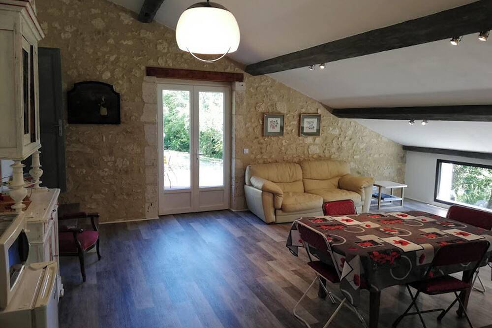 Entire apartment, Homerez - Apartment in Castéra-Lectourois in Castéra-Lectourois, Gers