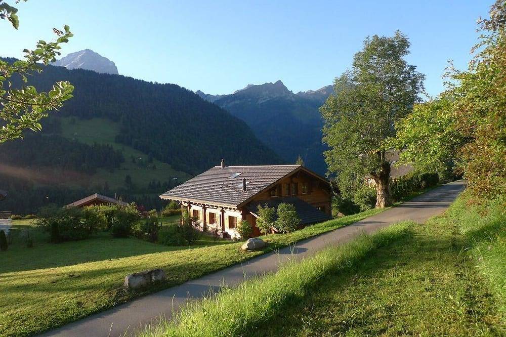 Charmant chalet familial dans les Alpes suisses près des remontées mécaniques et piste cyclable in Gryon, Alpes Vaudoises