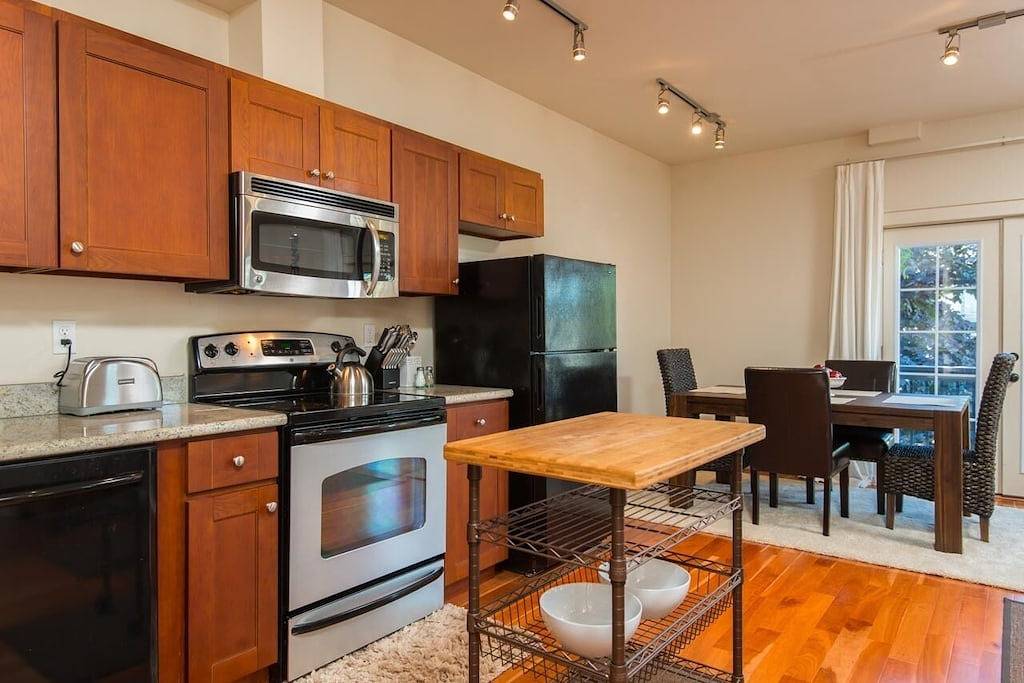 Ganze Wohnung, Nw-Bezirk! Gratis Parkplätze! Neuere Wohnung Walk Score 95! in Portland, Multnomah County