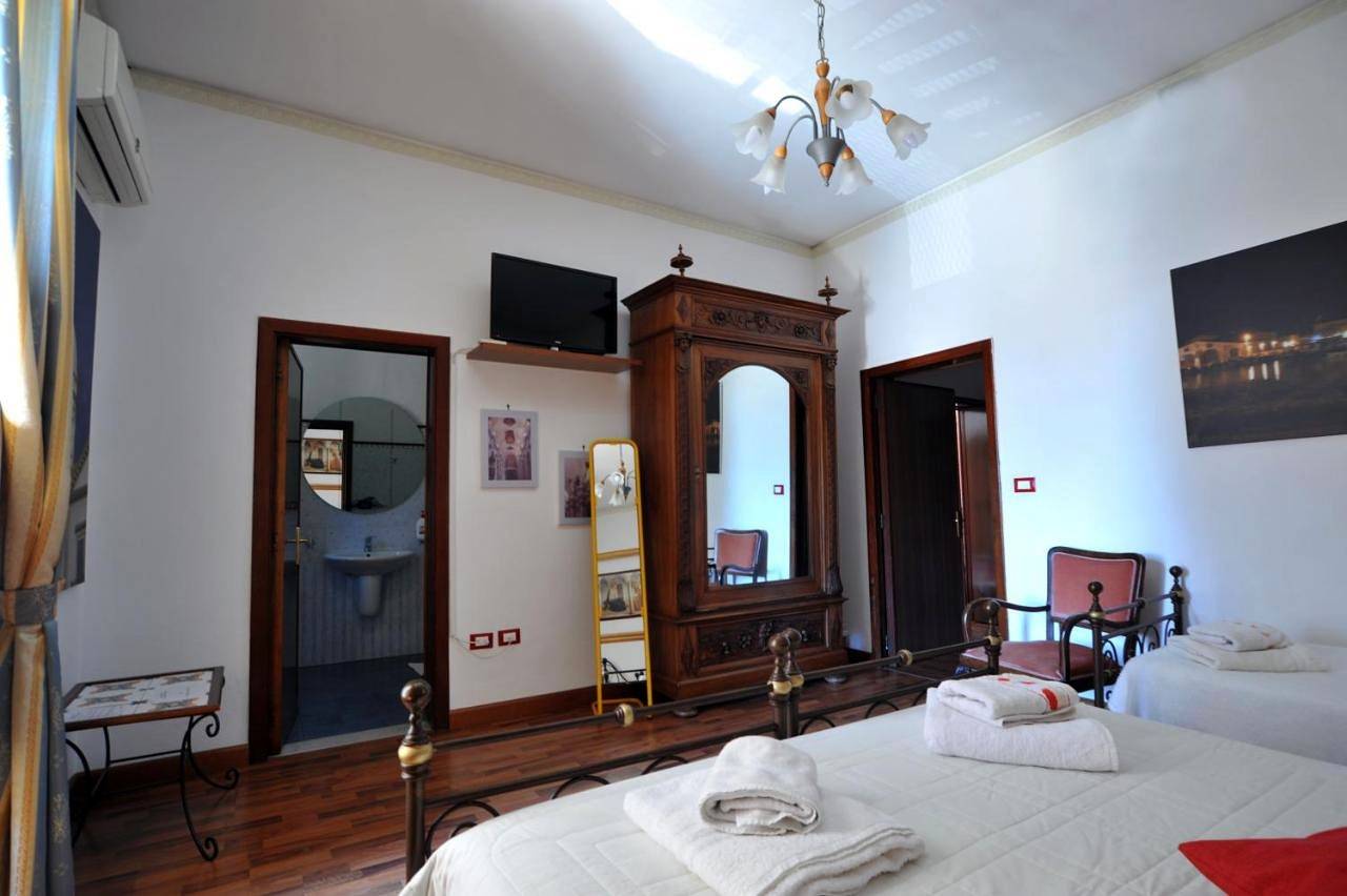One-Bedroom Apartment with Terrace in Noto, Noto e dintorni