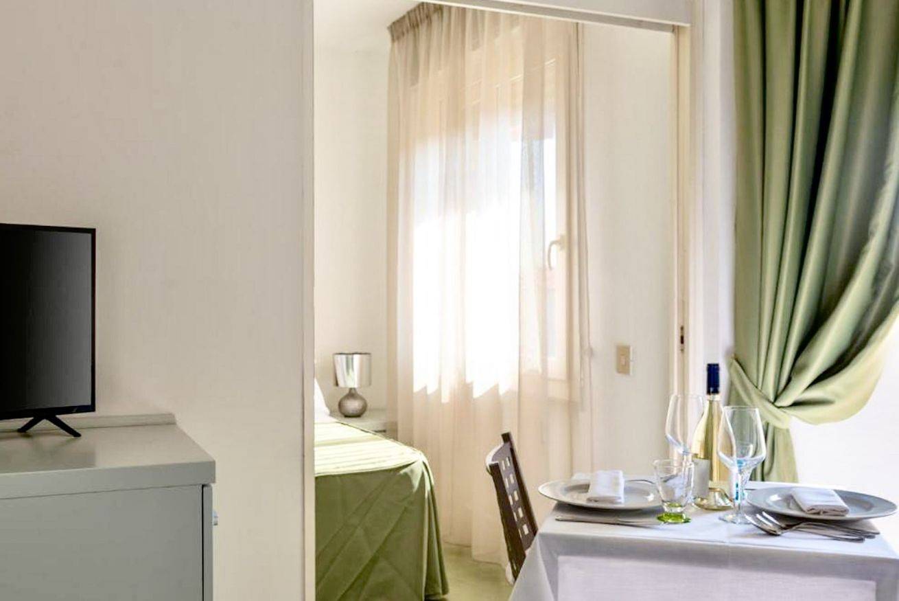 Estudio entero, Marina di Cecina mono 2 in Marina di Cecina, Cecina (desambiguación)