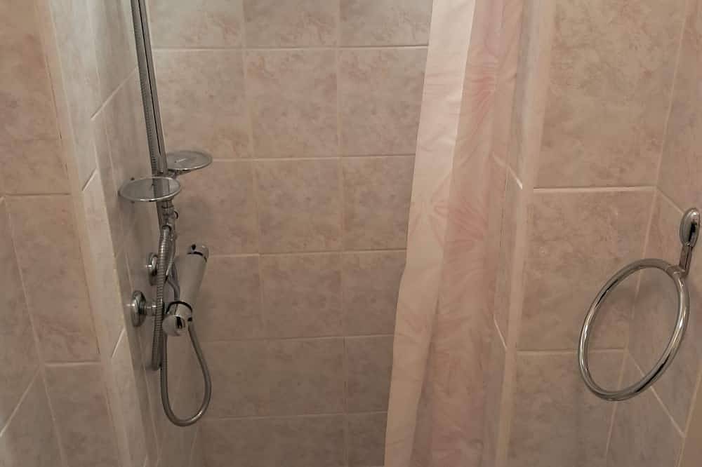 Ganze Wohnung, Apartment-Ensuite mit Bad-Strassenblick in Bastia, Cap Corse