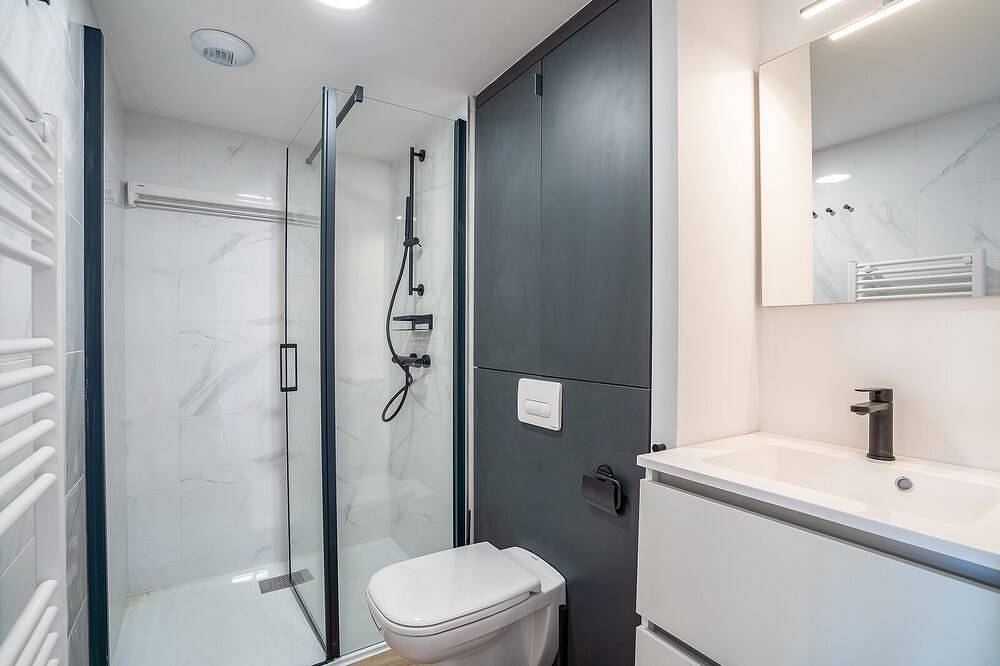 Entire apartment, This suite offers a bedroom with a double bed and a sleeping corner with a bunk bed. in Sainte Cécile Plage, Camiers