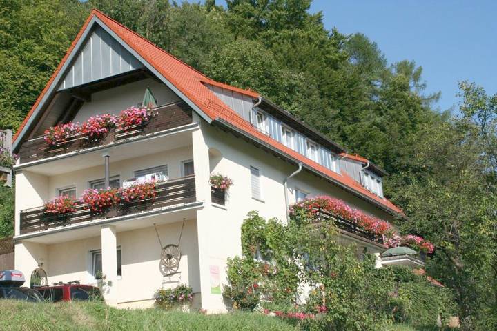 Ferienwohnung für 4 Personen, mit Terrasse und Garten sowie Ausblick