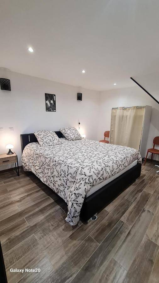 Location de vacances pour 6 personnes, avec jardin à Mirebeau - 2