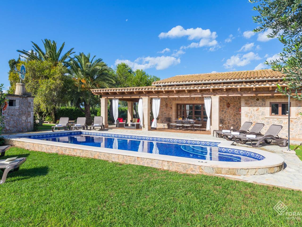 Son March - Espectacular villa con piscina y jardín en las afueras de sa Pobla in Sa Pobla, Mallorca Norte